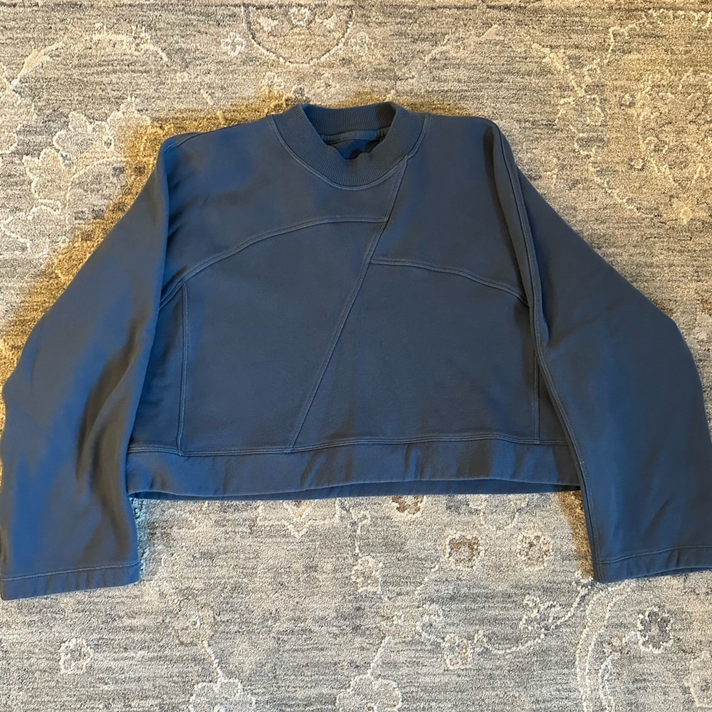 Lululemon crop sweatshirt